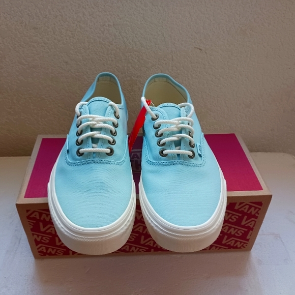 Vans - Picture 2 of 4